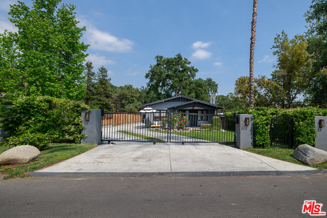 1738 Bellford Ave