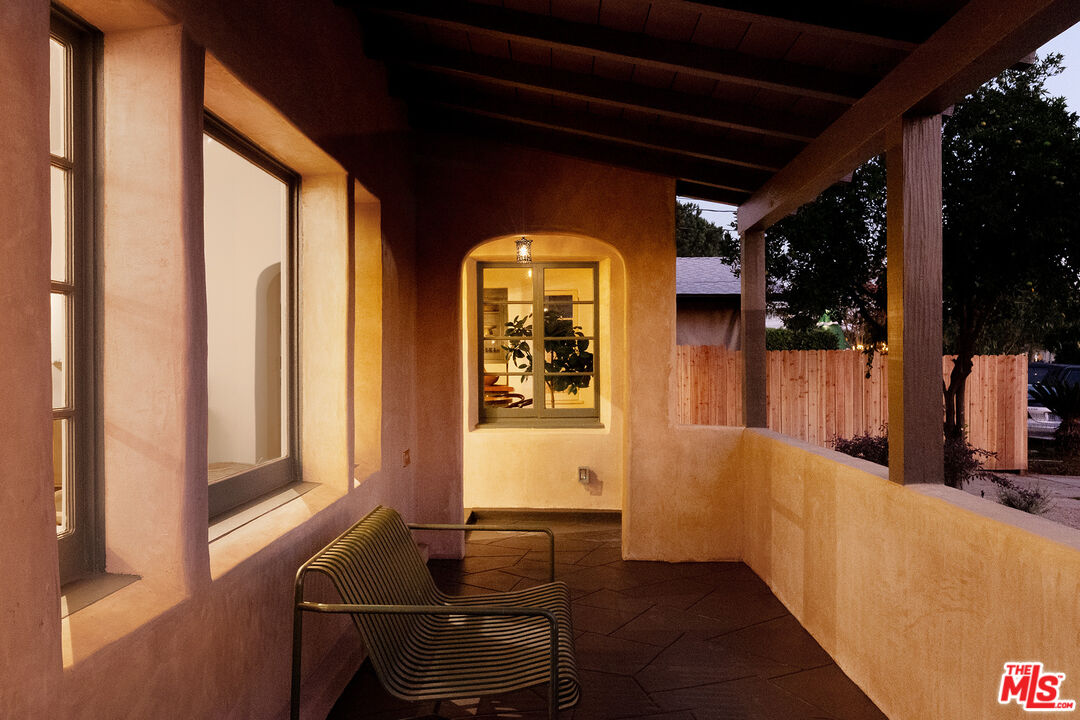 585 Mountain View St