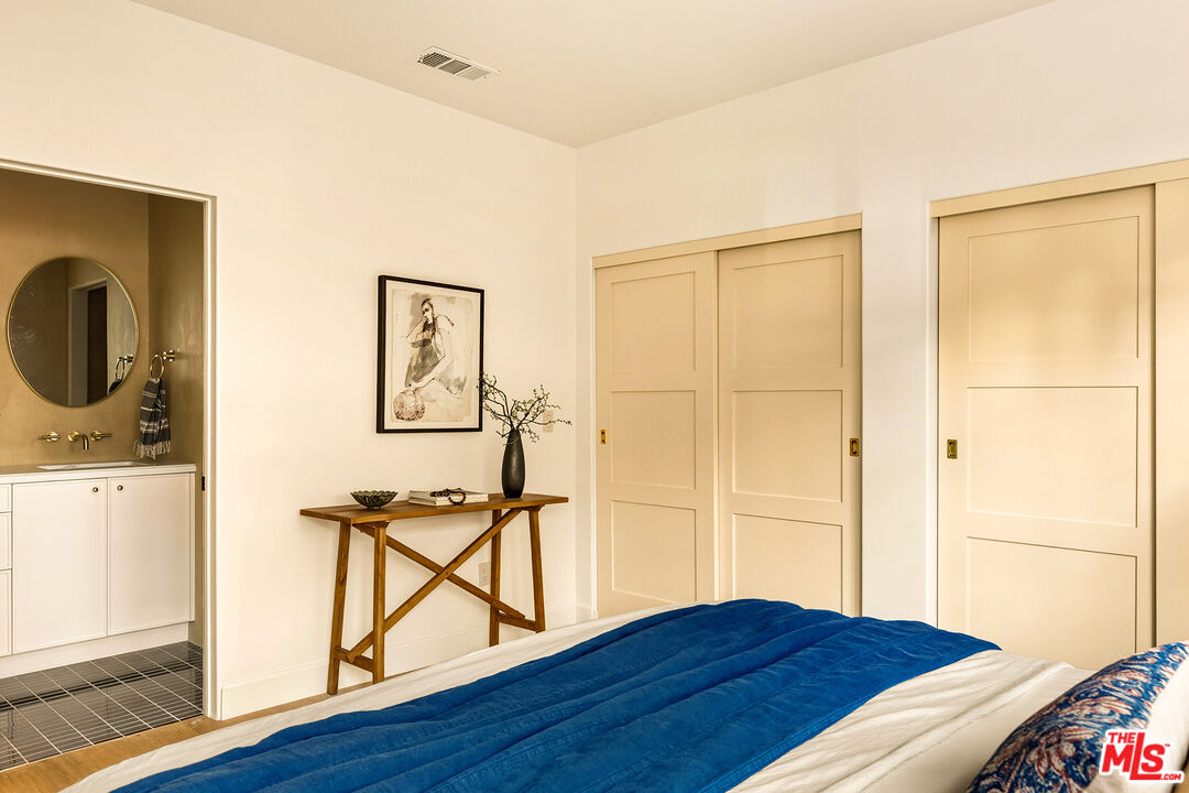 585 Mountain View St