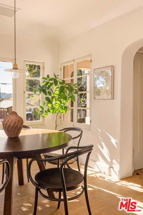 585 Mountain View St