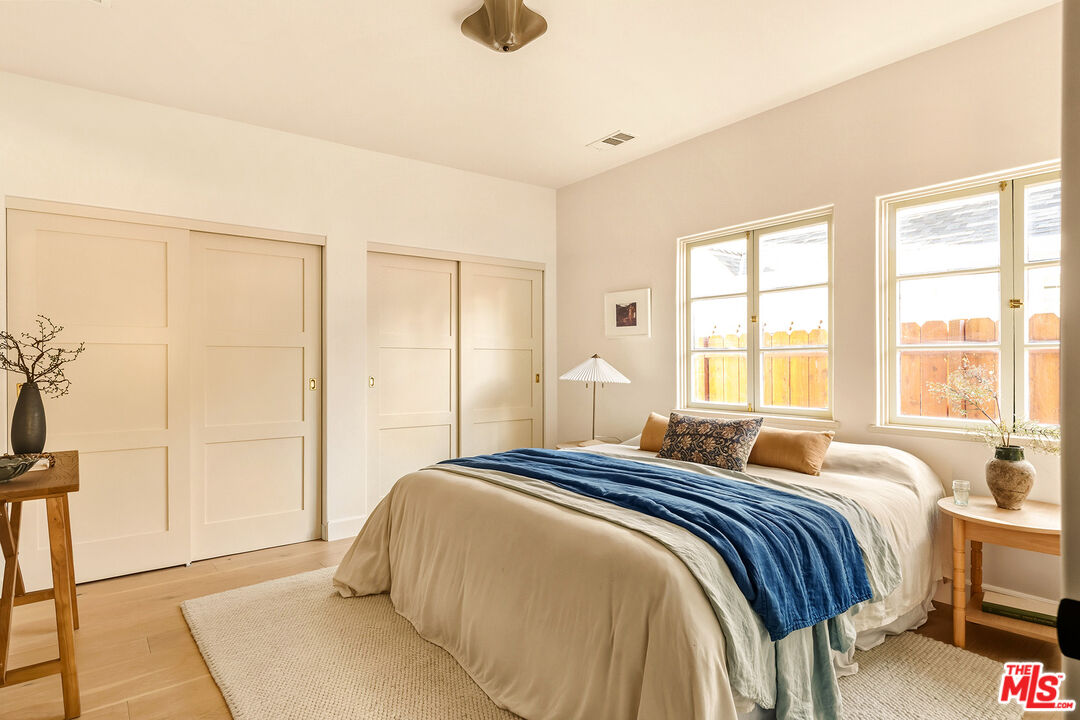 585 Mountain View St