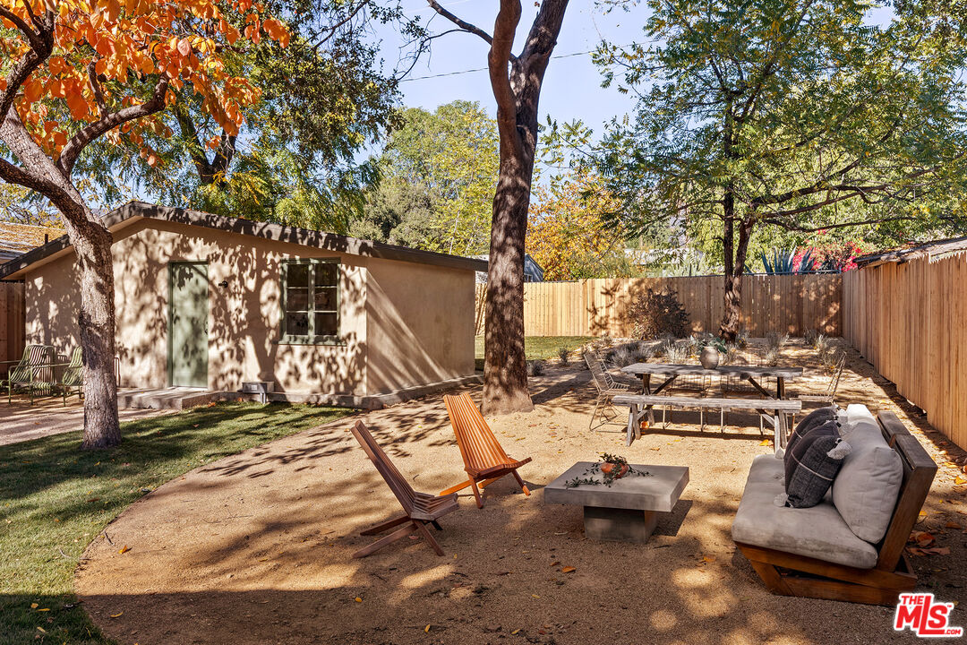 585 Mountain View St