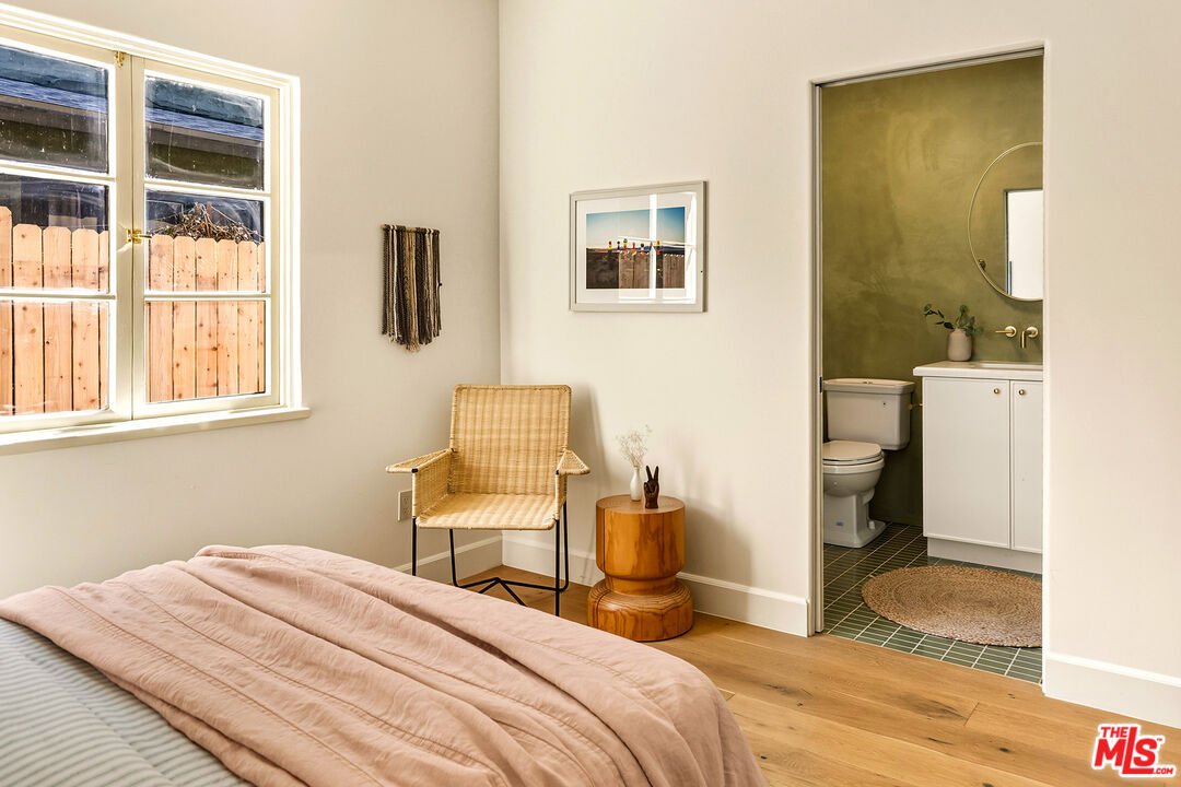 585 Mountain View St