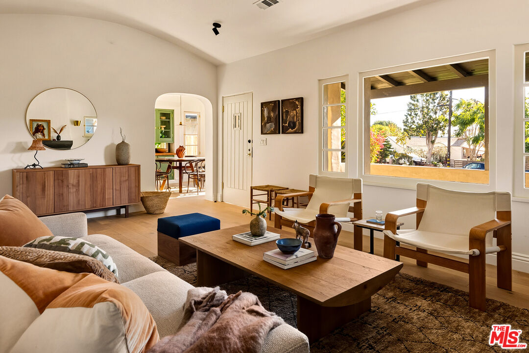 585 Mountain View St