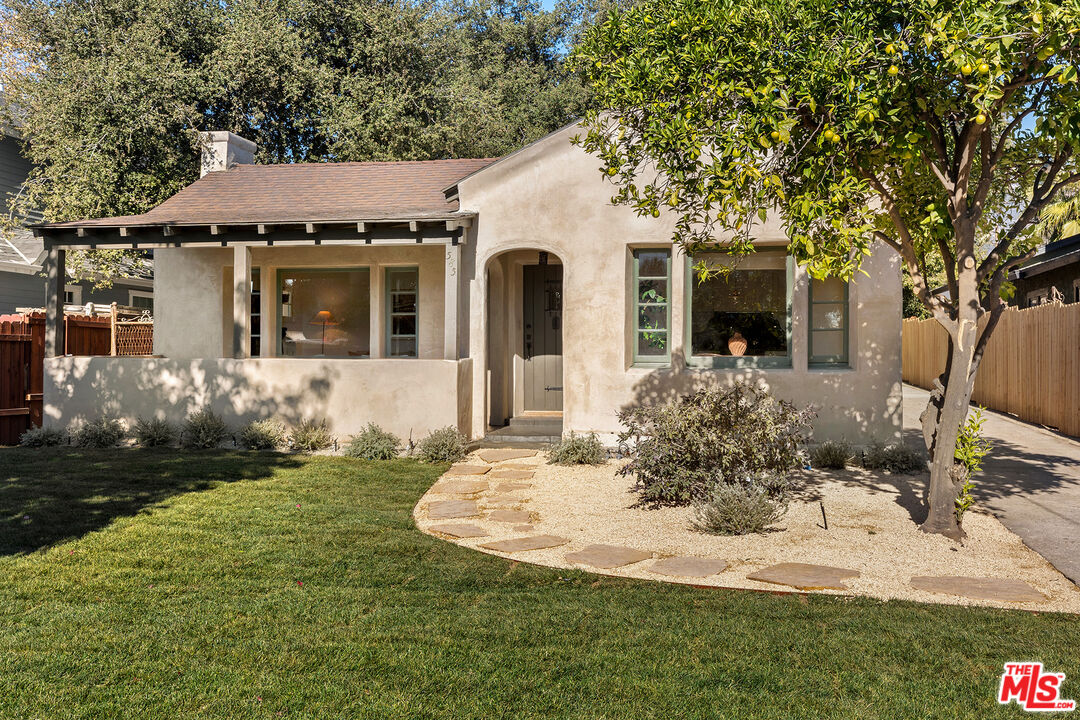 585 Mountain View St