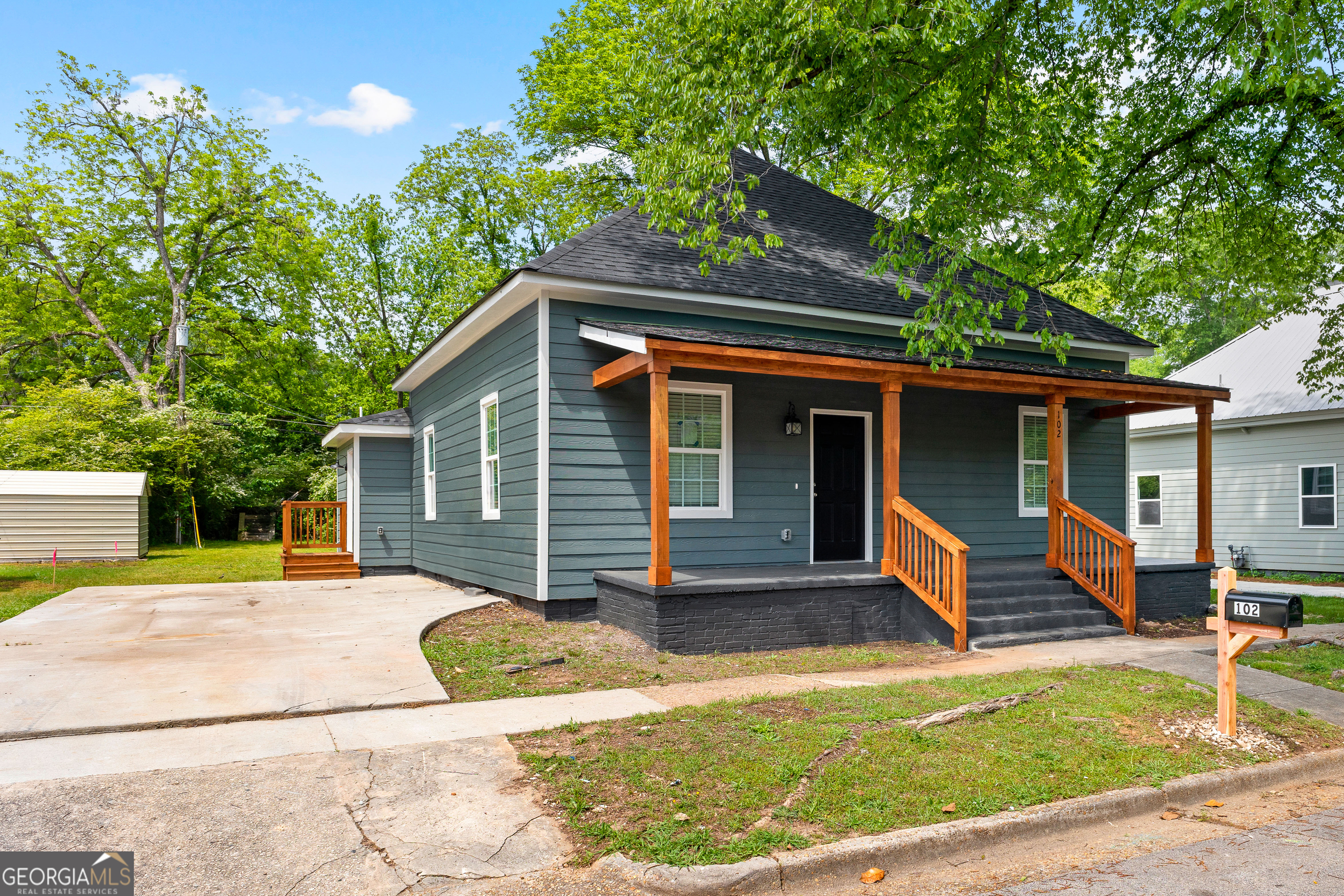 102 Dickinson Street