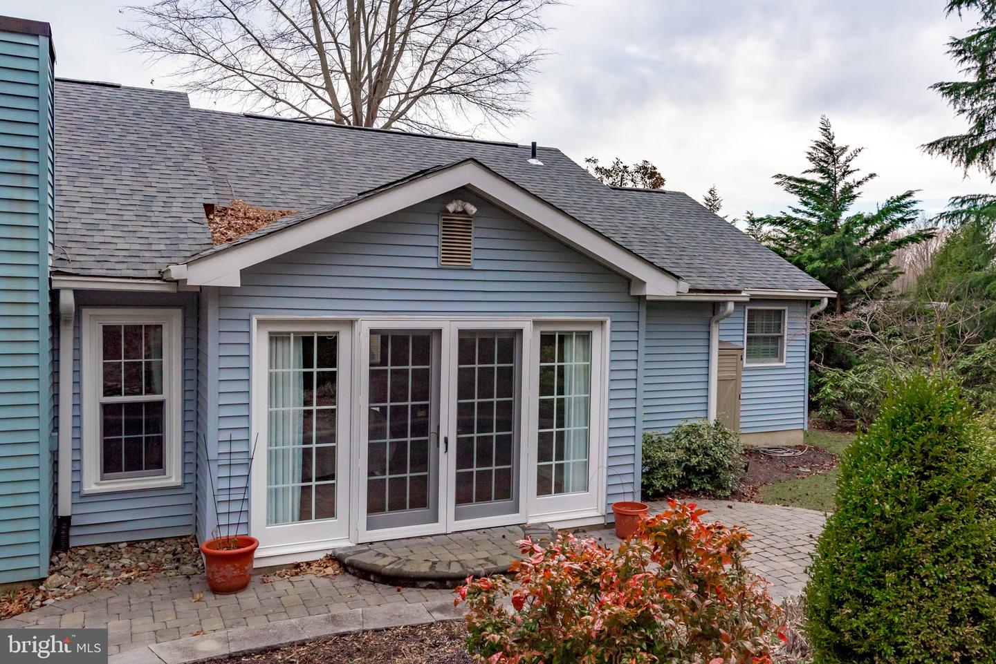 948 Shadewater Way