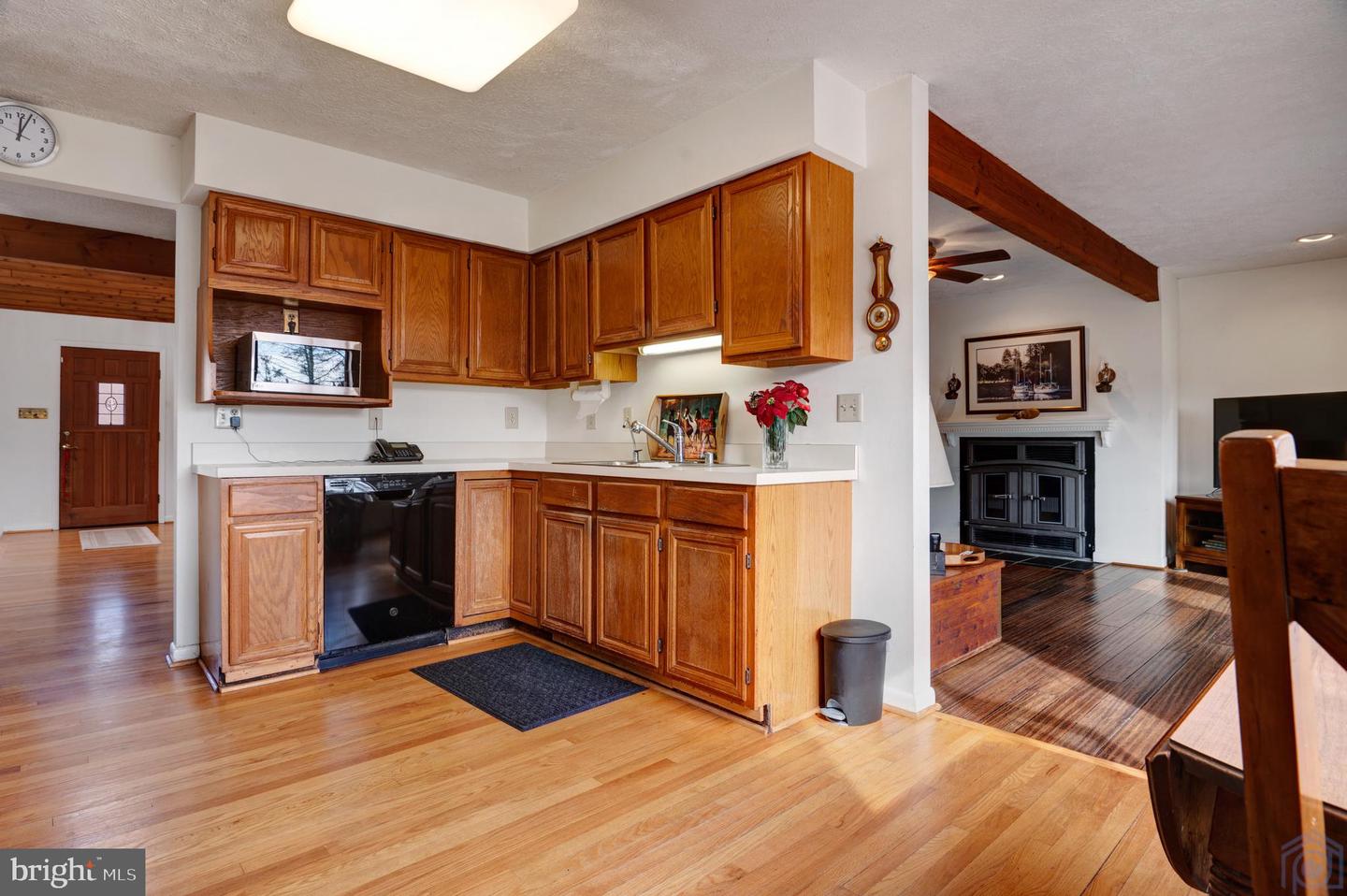 115 Lake View Dr