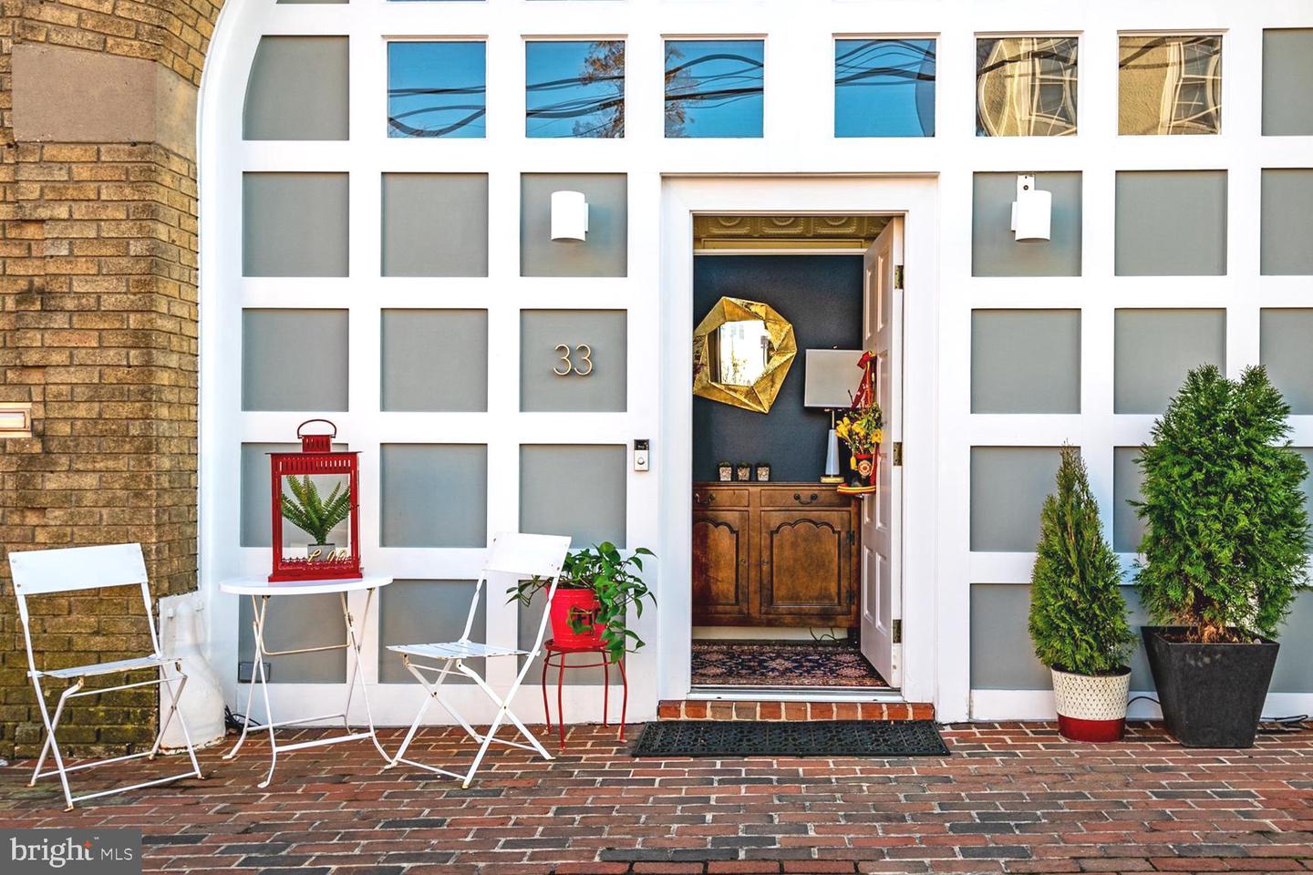 33 East St #1