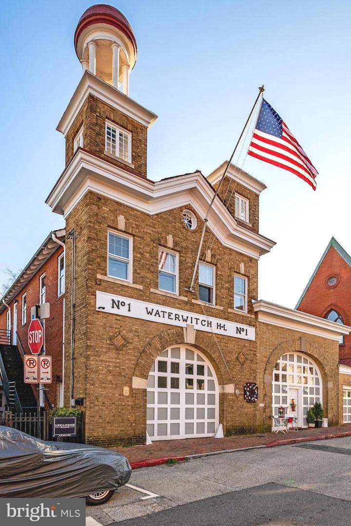 33 East St #1