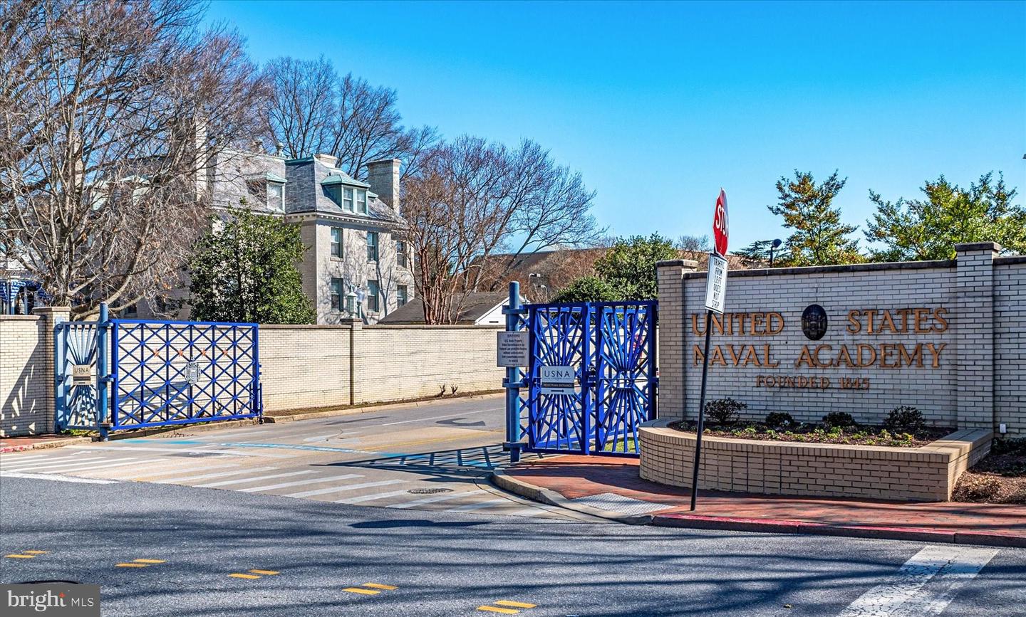 33 East St #1
