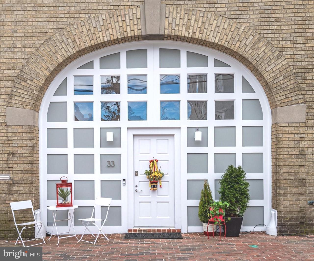 33 East St #1