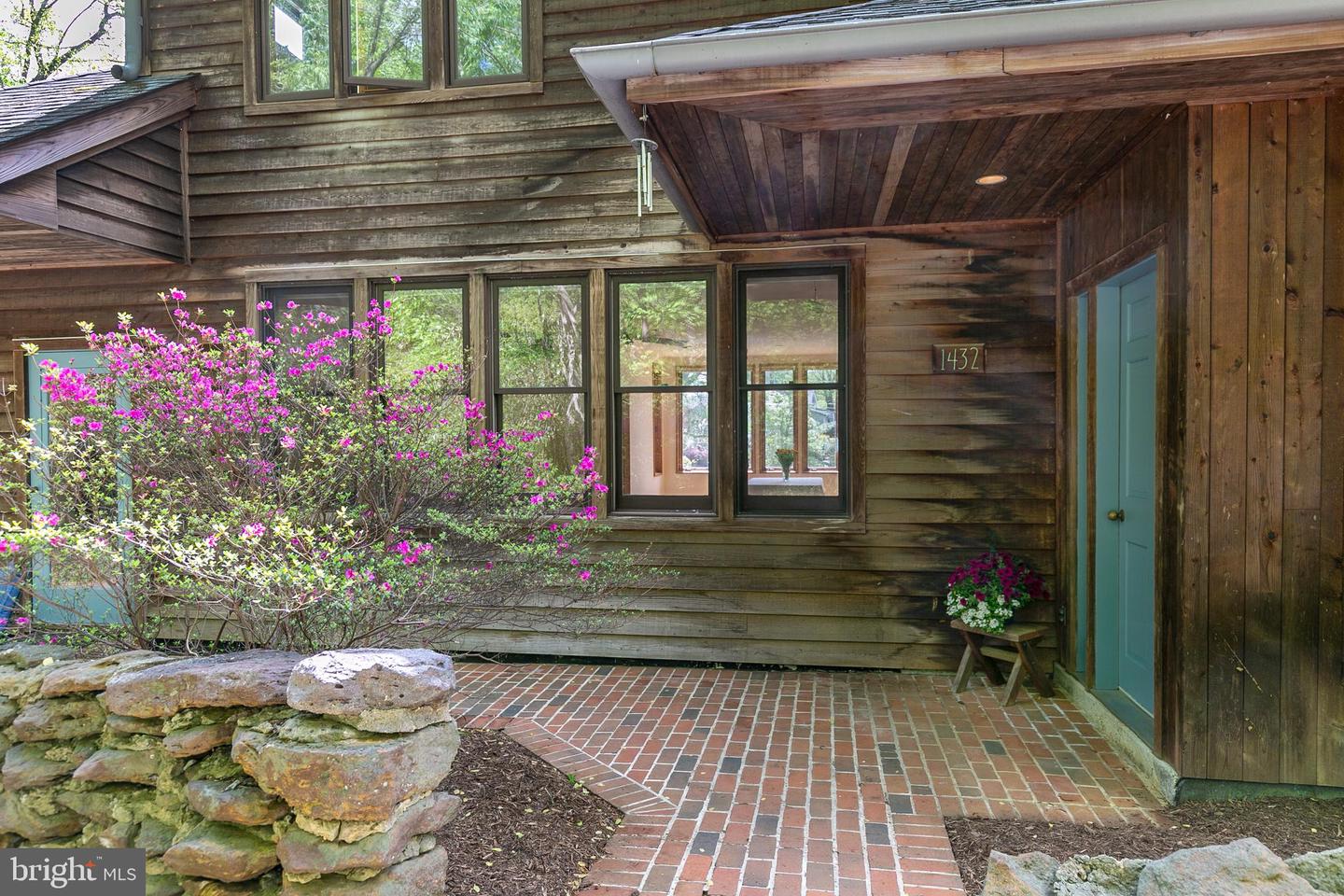 1432 Ravine Way