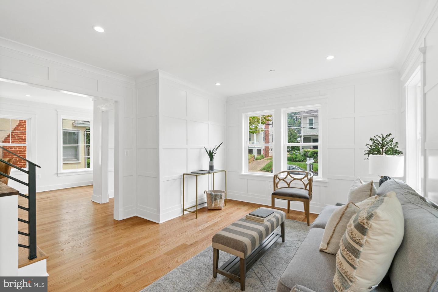 27 Thompson St