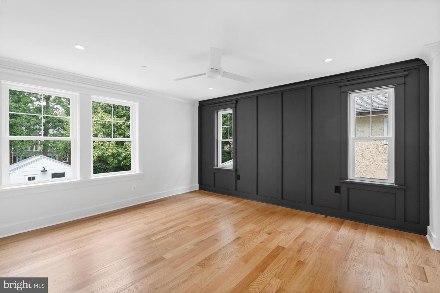 27 Thompson St