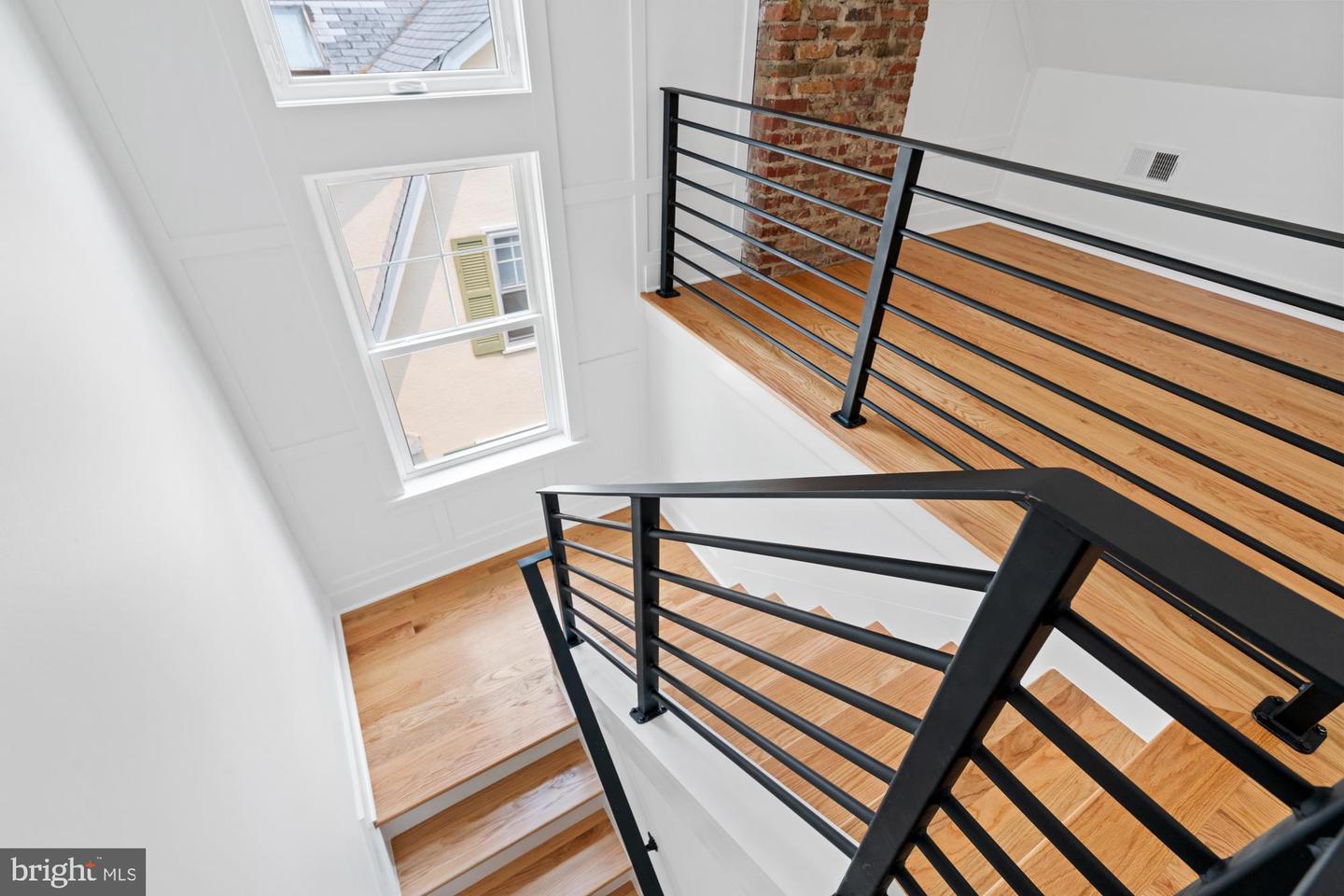 27 Thompson St