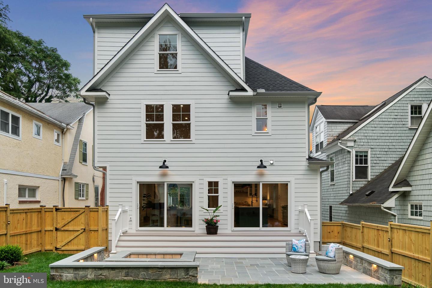 27 Thompson St