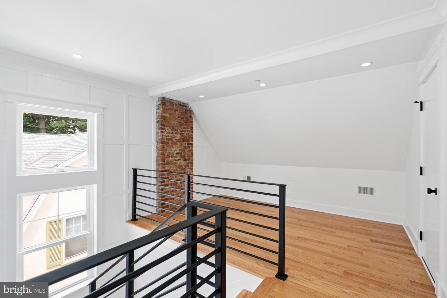 27 Thompson St