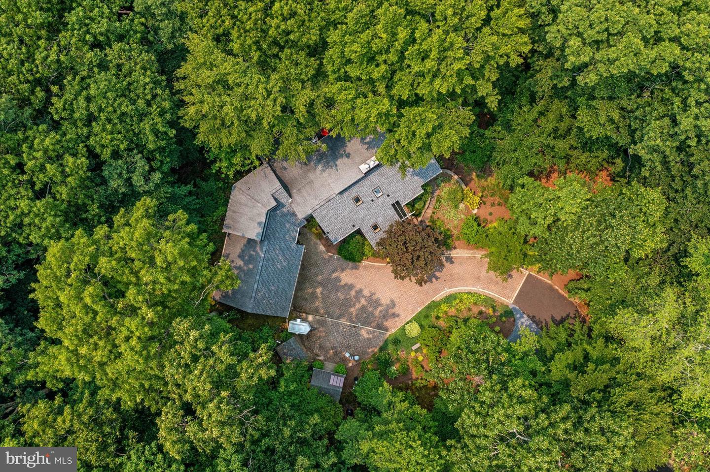 906 Coachway