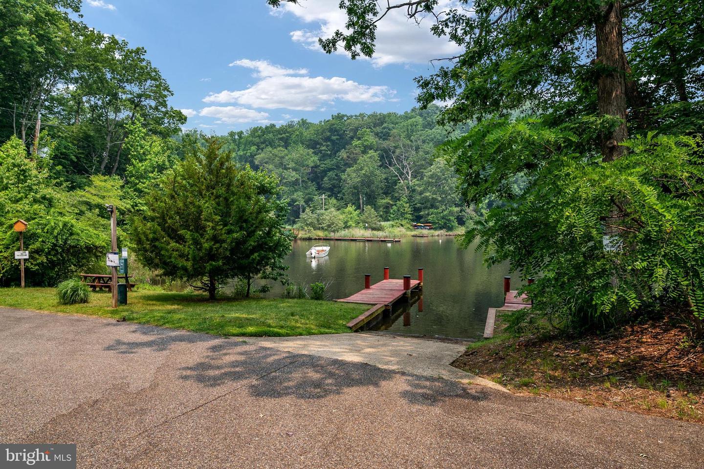 906 Coachway