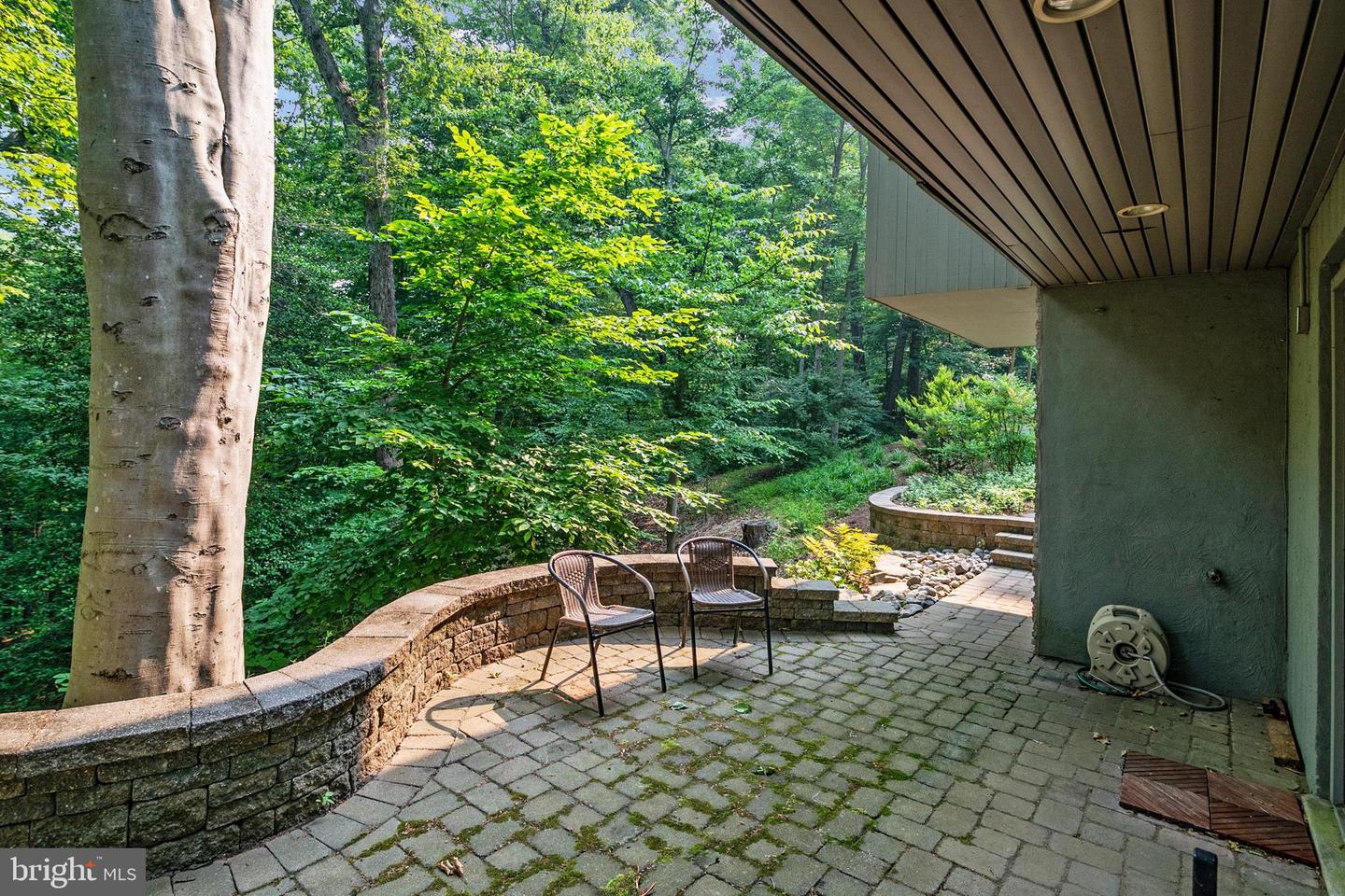 906 Coachway