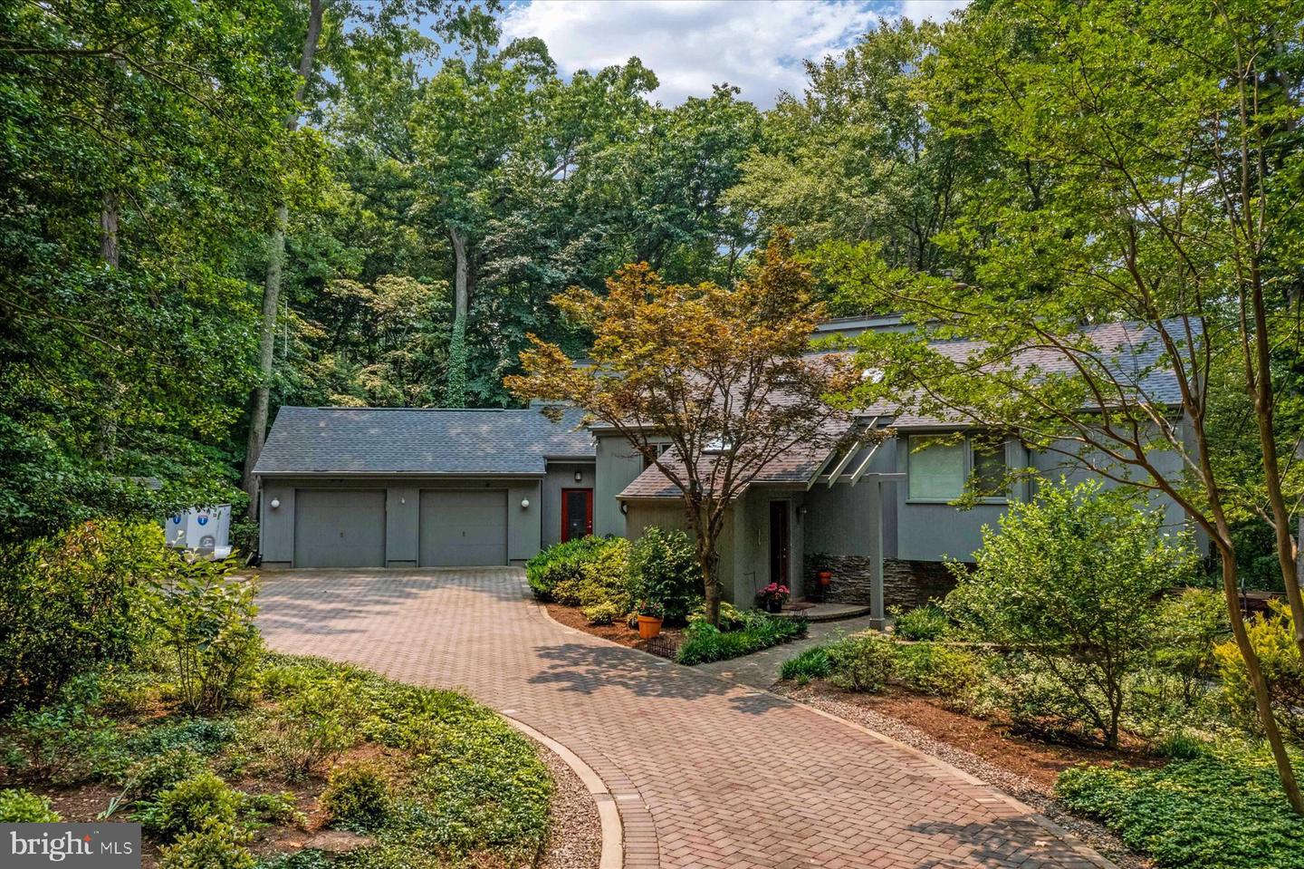 906 Coachway