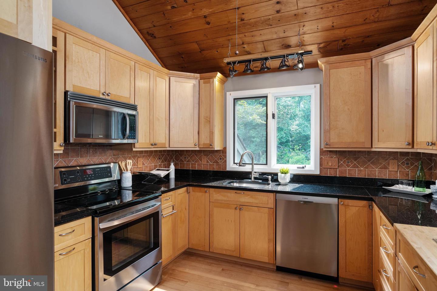 906 Coachway