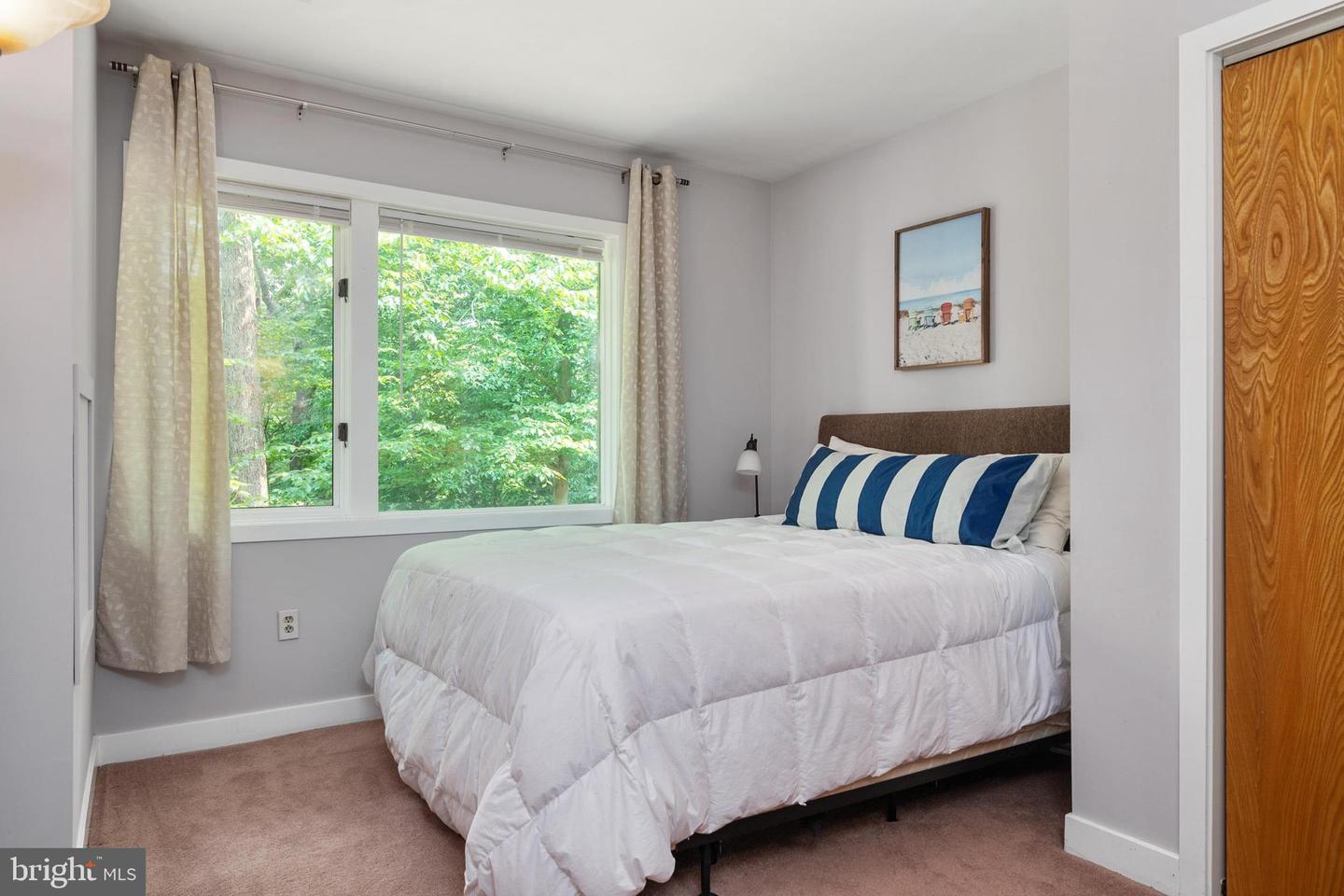 906 Coachway