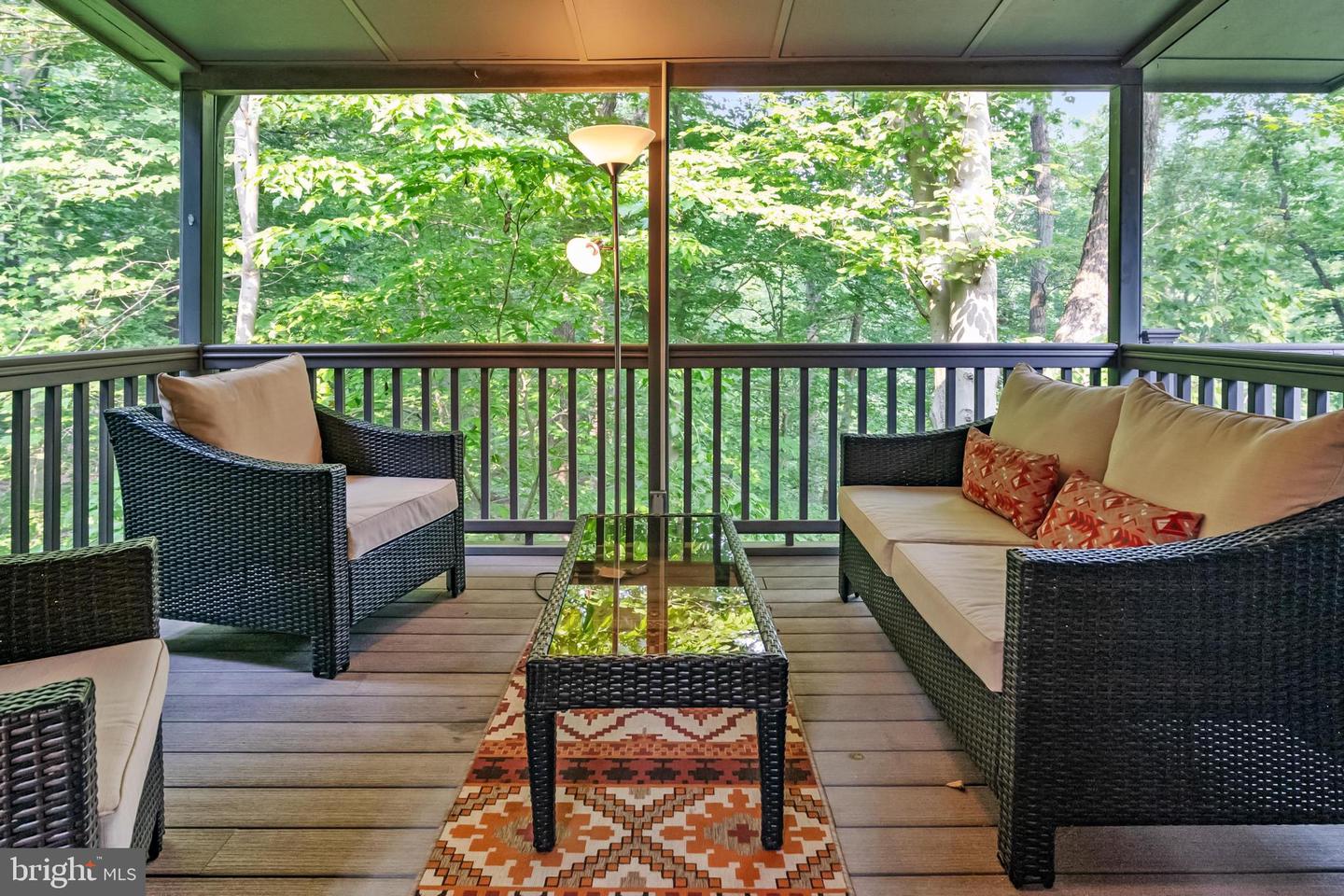 906 Coachway