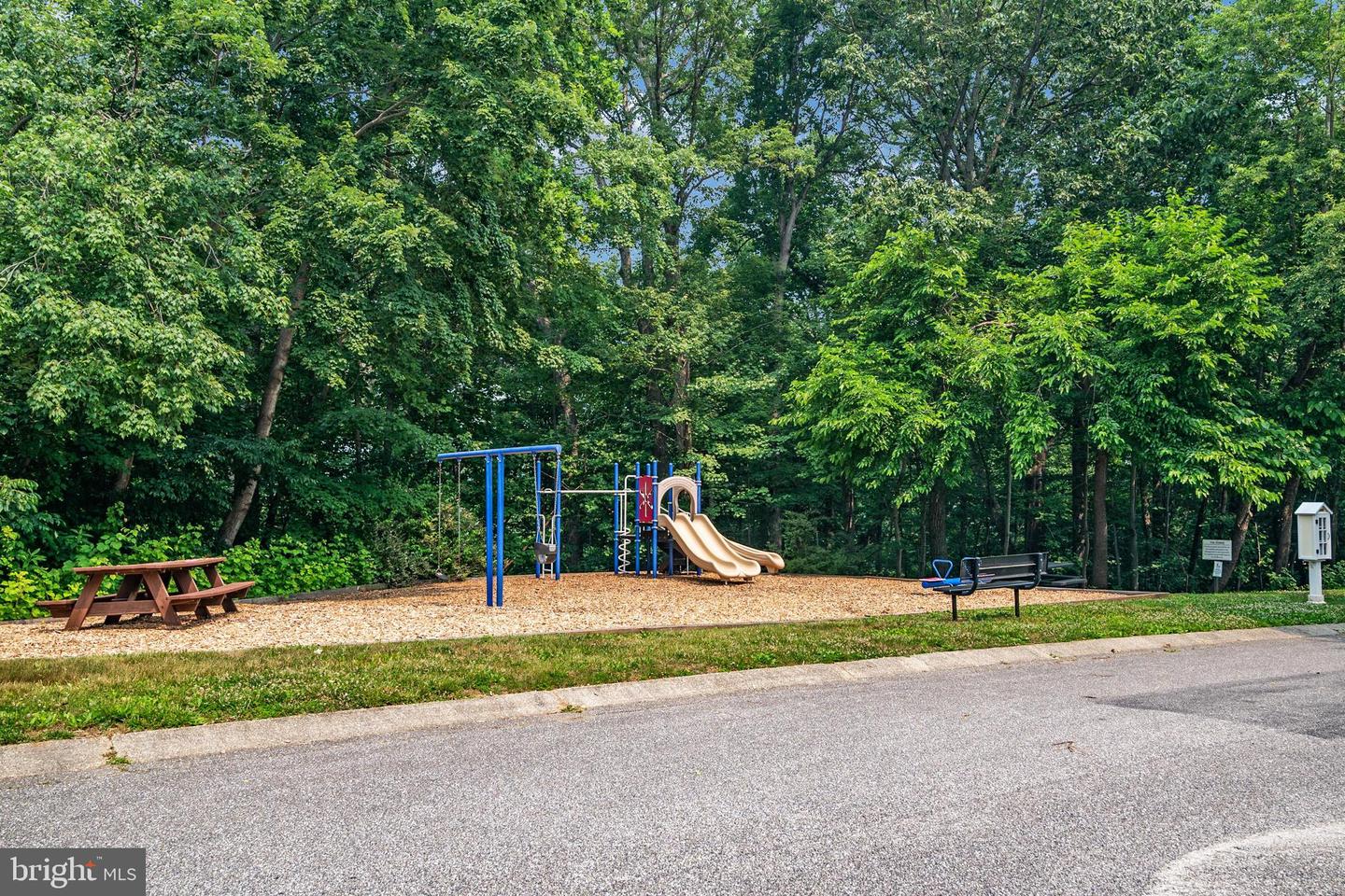 906 Coachway