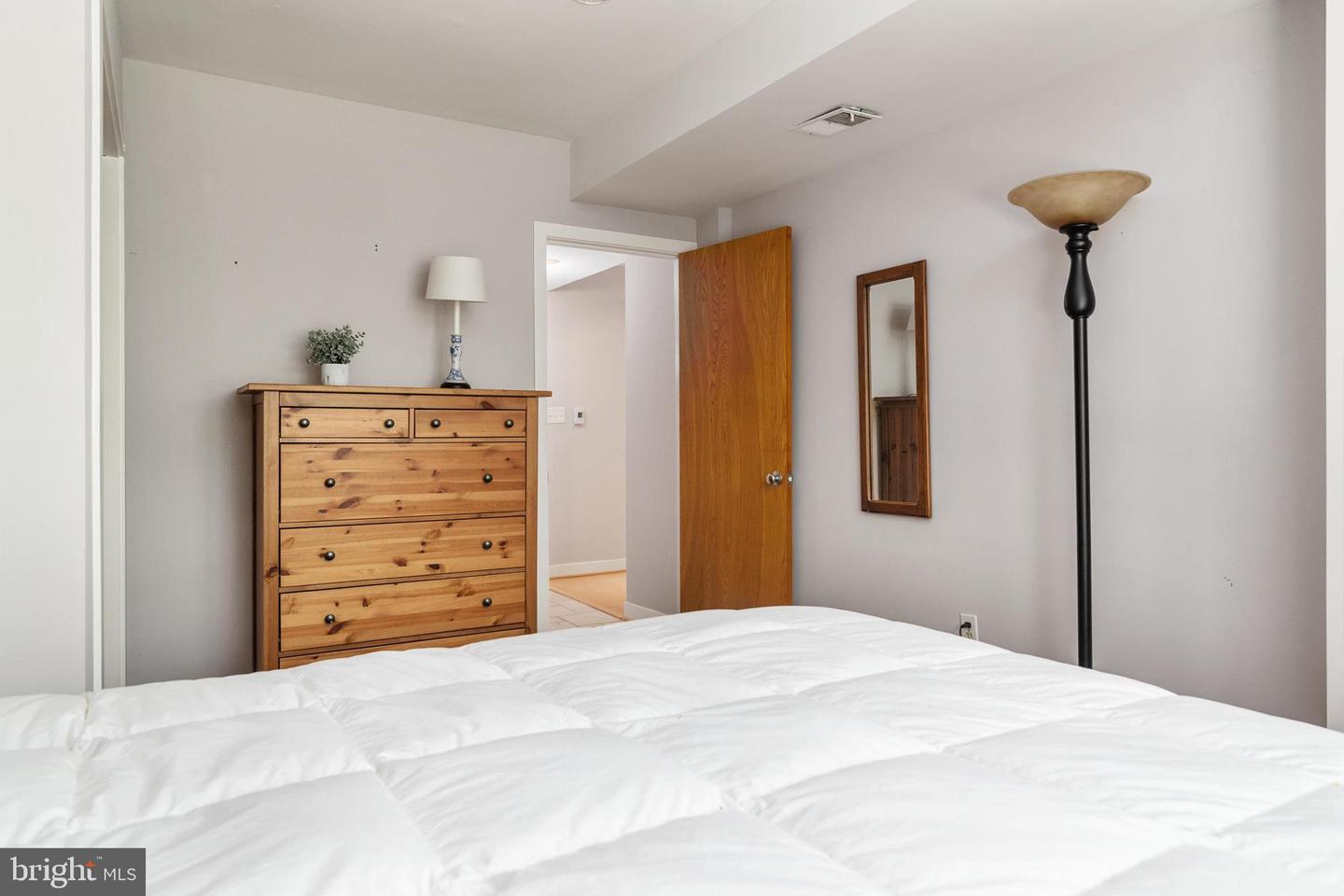 906 Coachway