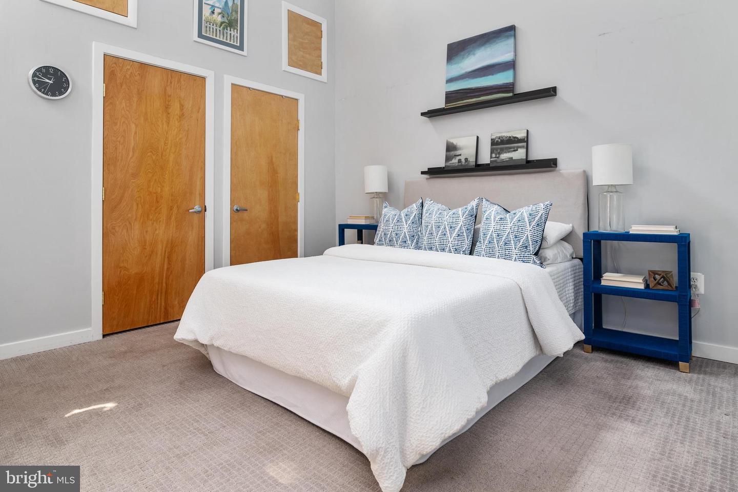906 Coachway