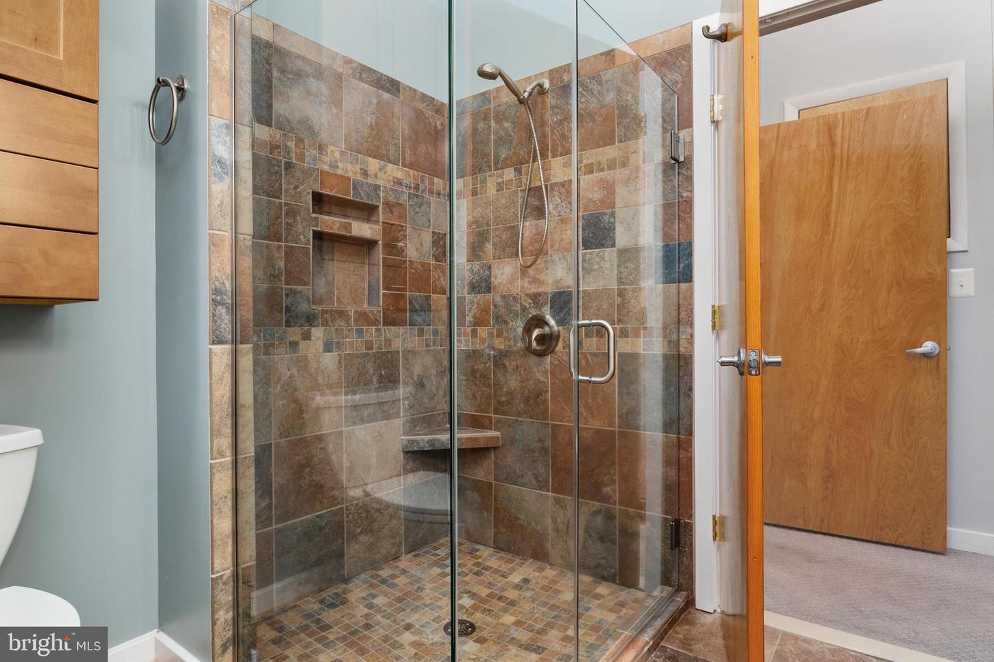 906 Coachway