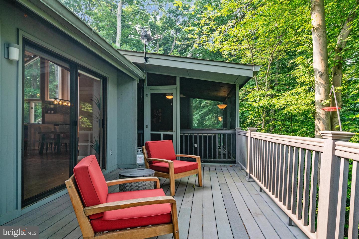 906 Coachway