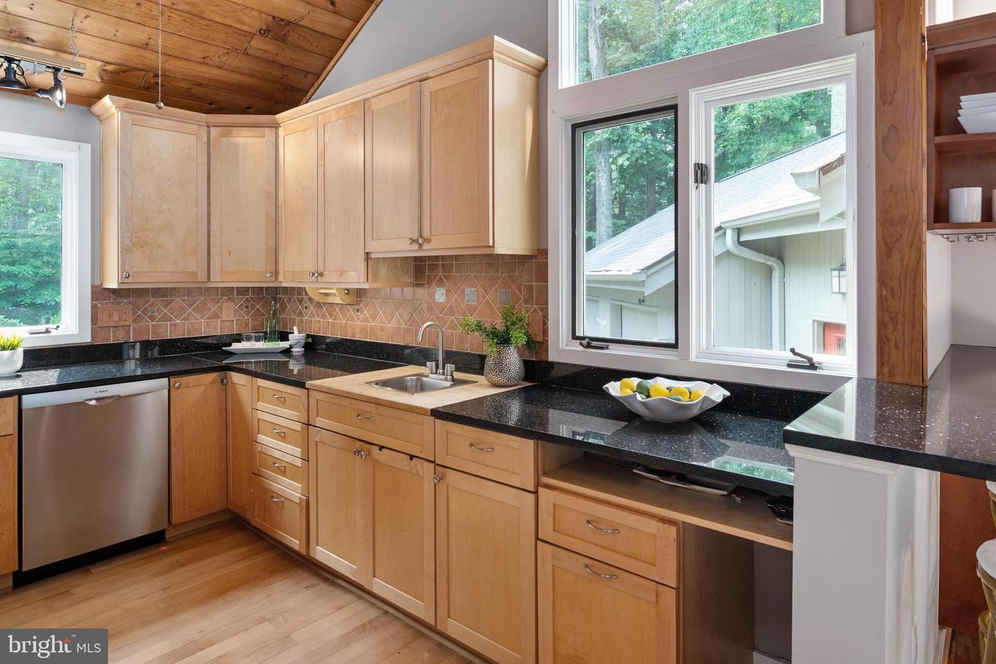 906 Coachway