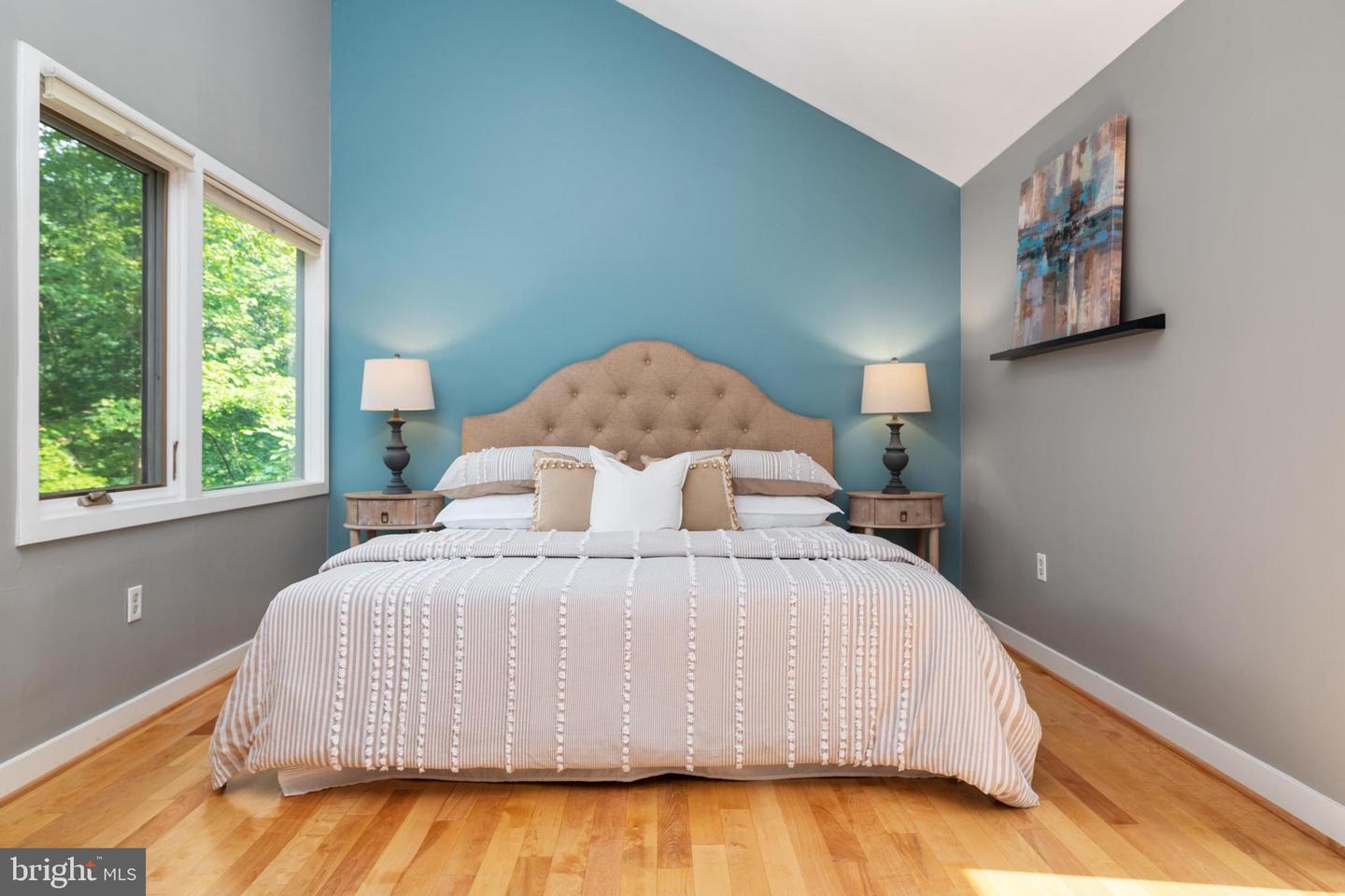 906 Coachway