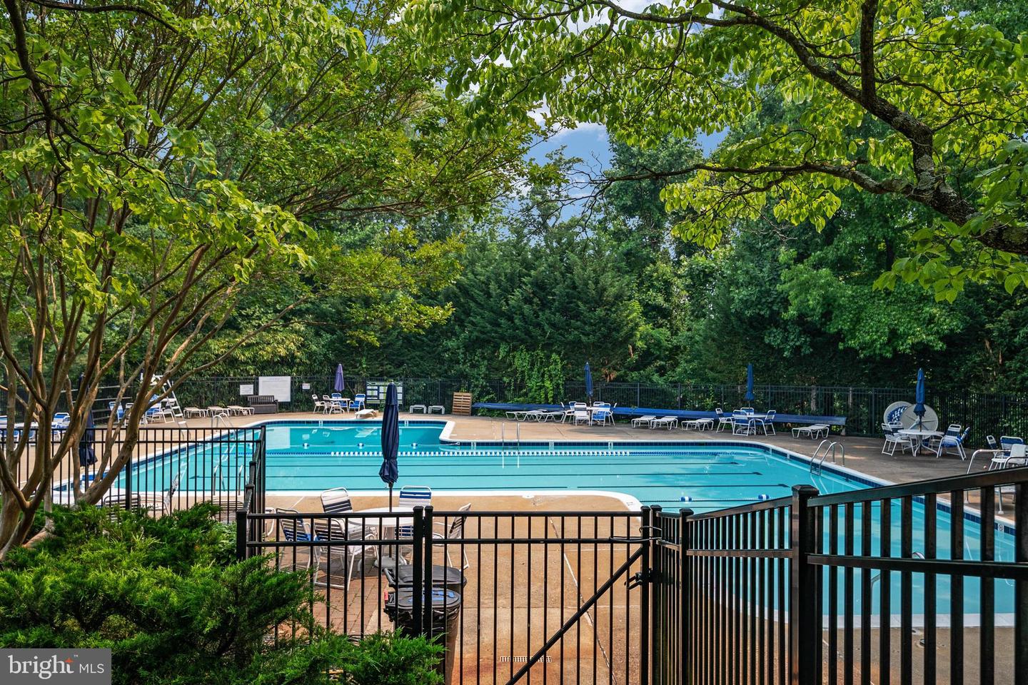 906 Coachway