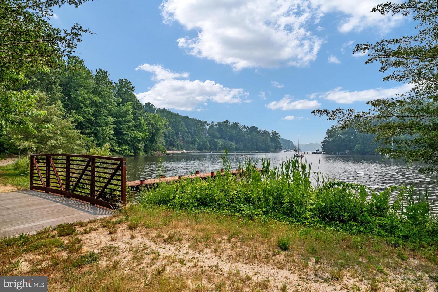 906 Coachway