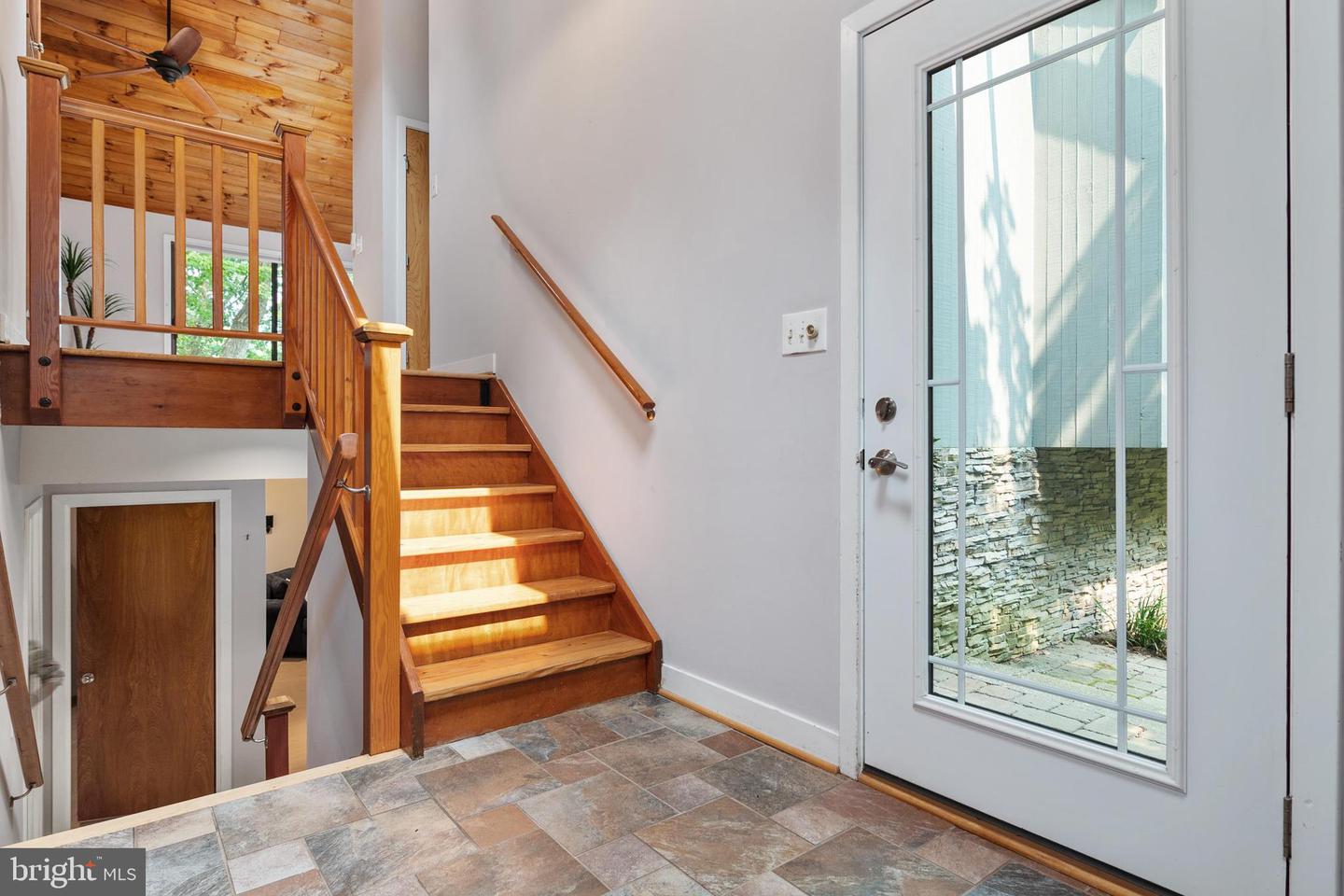 906 Coachway