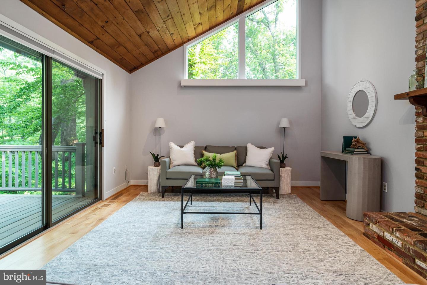 906 Coachway