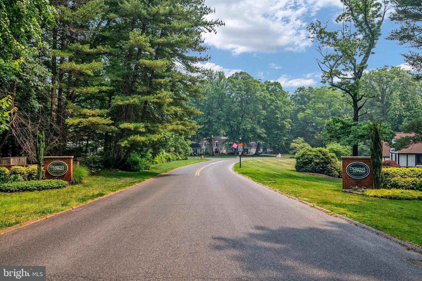 906 Coachway