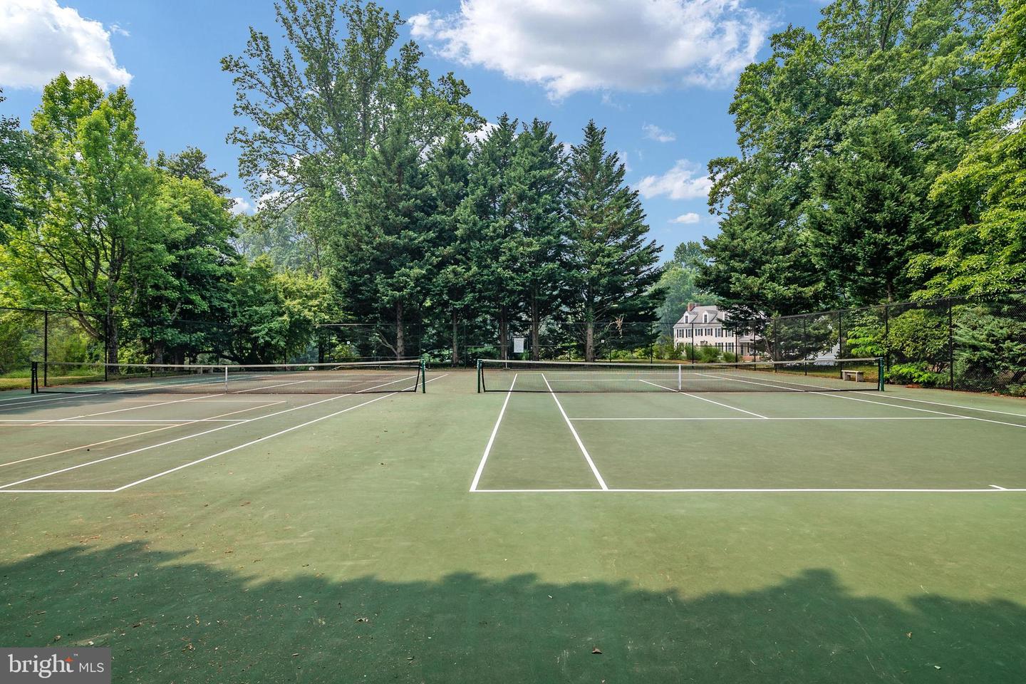 906 Coachway