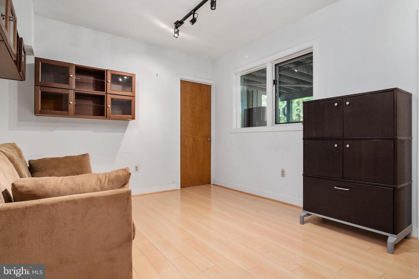 906 Coachway