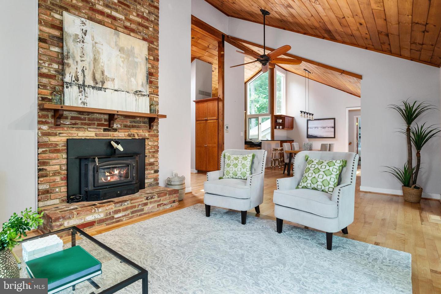 906 Coachway