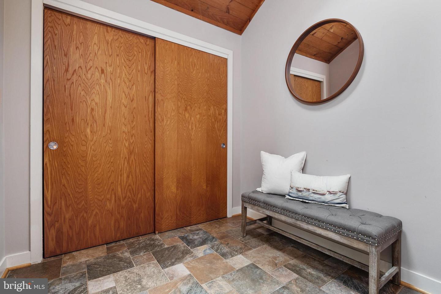 906 Coachway