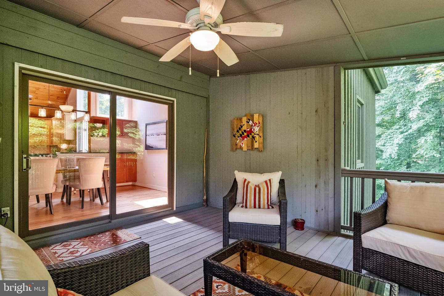 906 Coachway