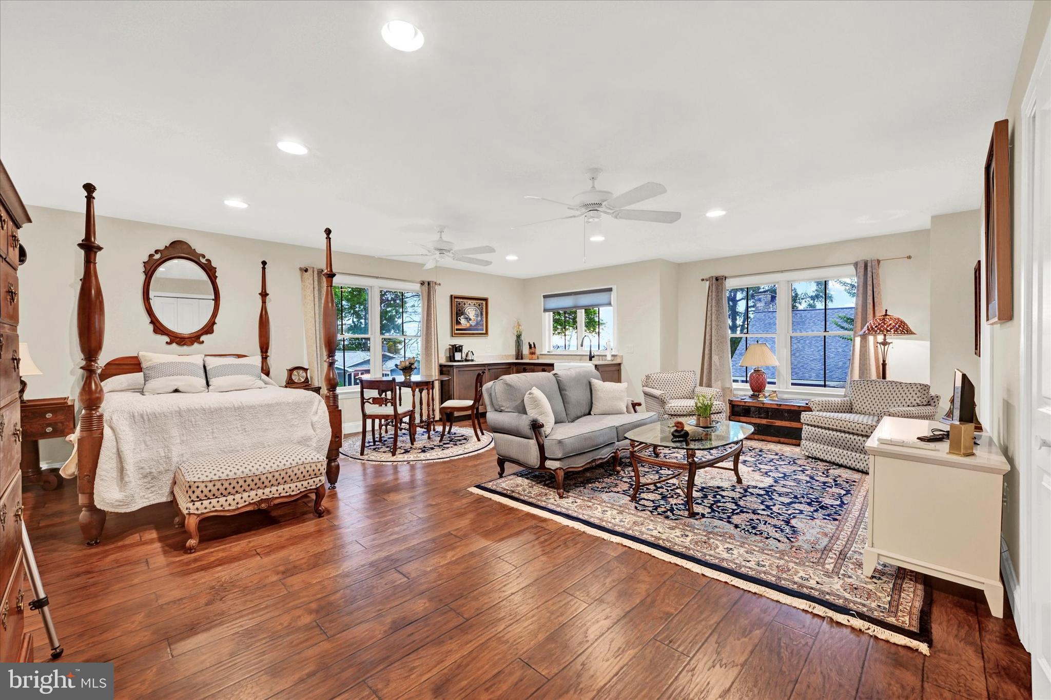 1268 Chesapeake Dr