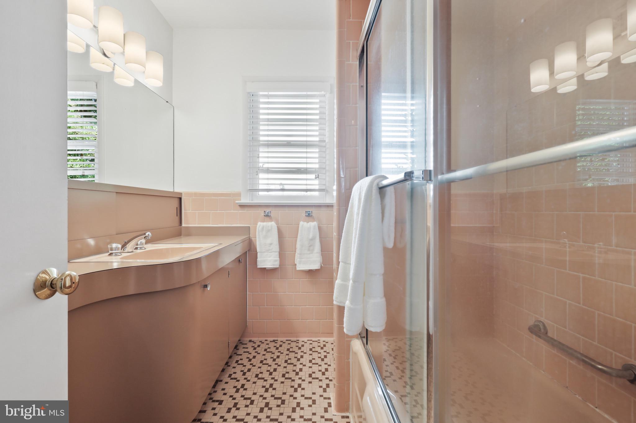 130 Spa View Ave