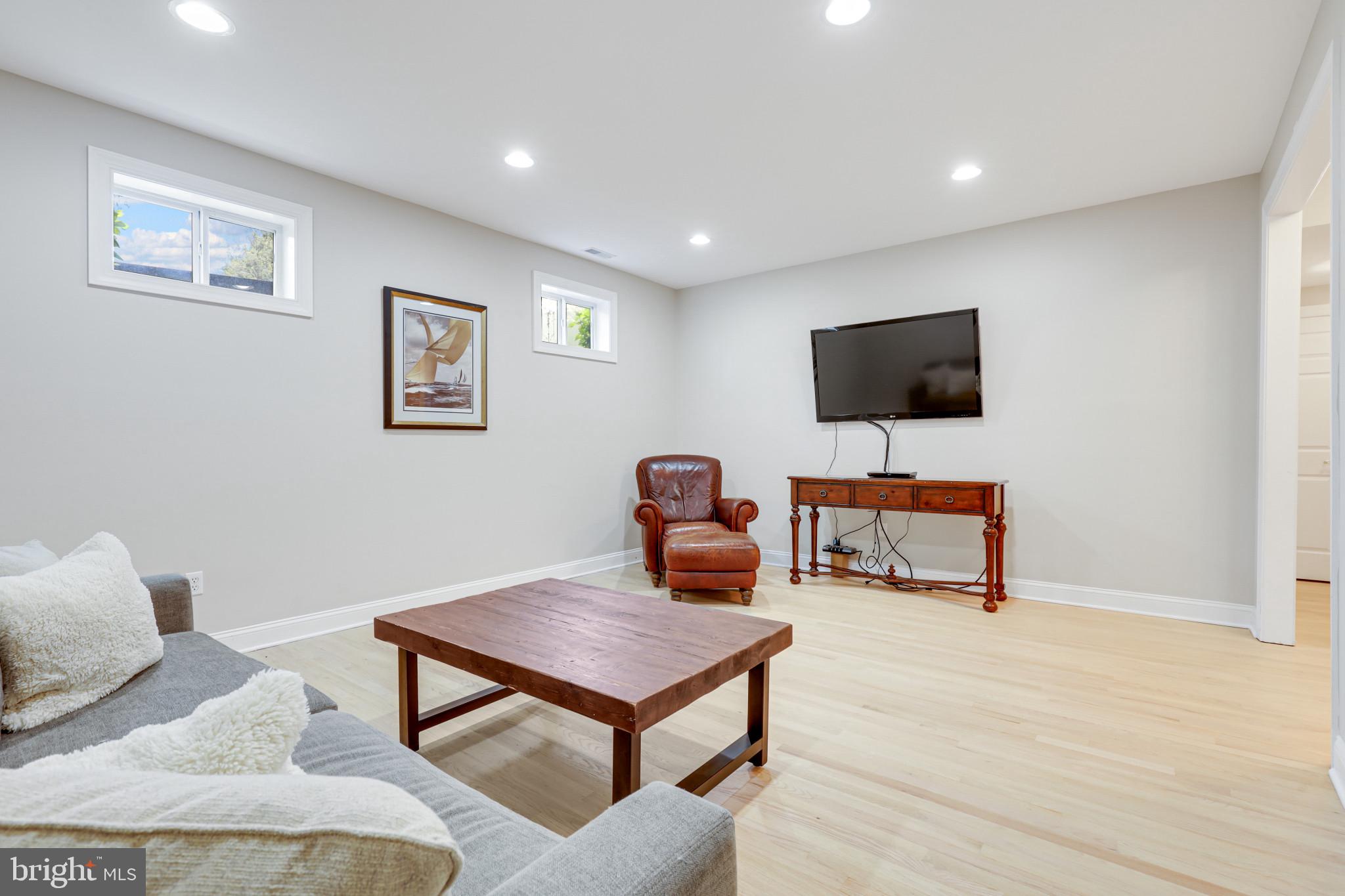 206 Giddings Ave