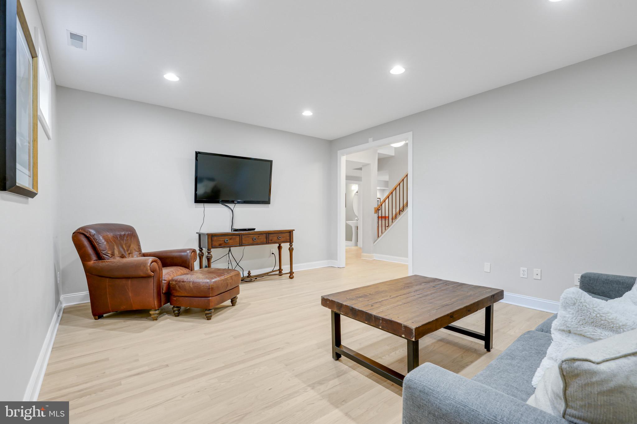 206 Giddings Ave